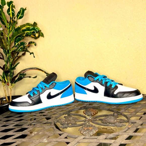 Jordan 1 Low Laser Blue (GS) - Picture 5 of 10
